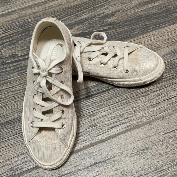 Gold Converse - Picture 2 of 7